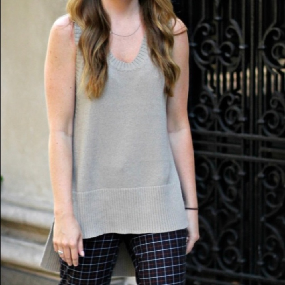 Hi-low sleeveless sweater Banana Republic